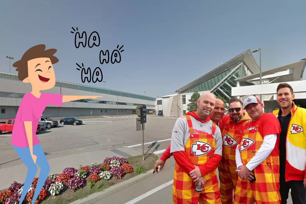 Airport Staff Tease Chiefs Fans As They Arrive In Buffalo