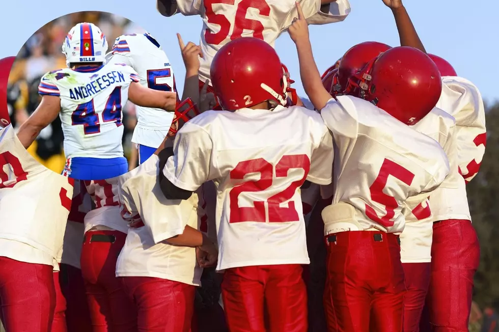 Lancaster Football Team Have Amazing Reaction To “Buffalo Joe” Making Bills Roster
